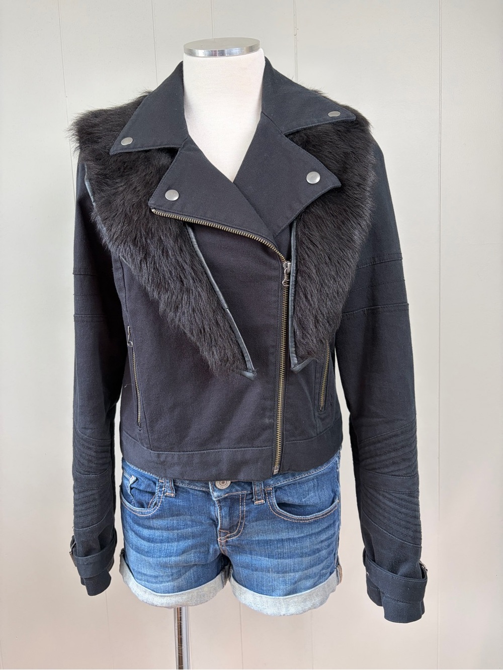Elizabeth and James Moto Jacket Faux Fur Collar Black Cropped Size Small